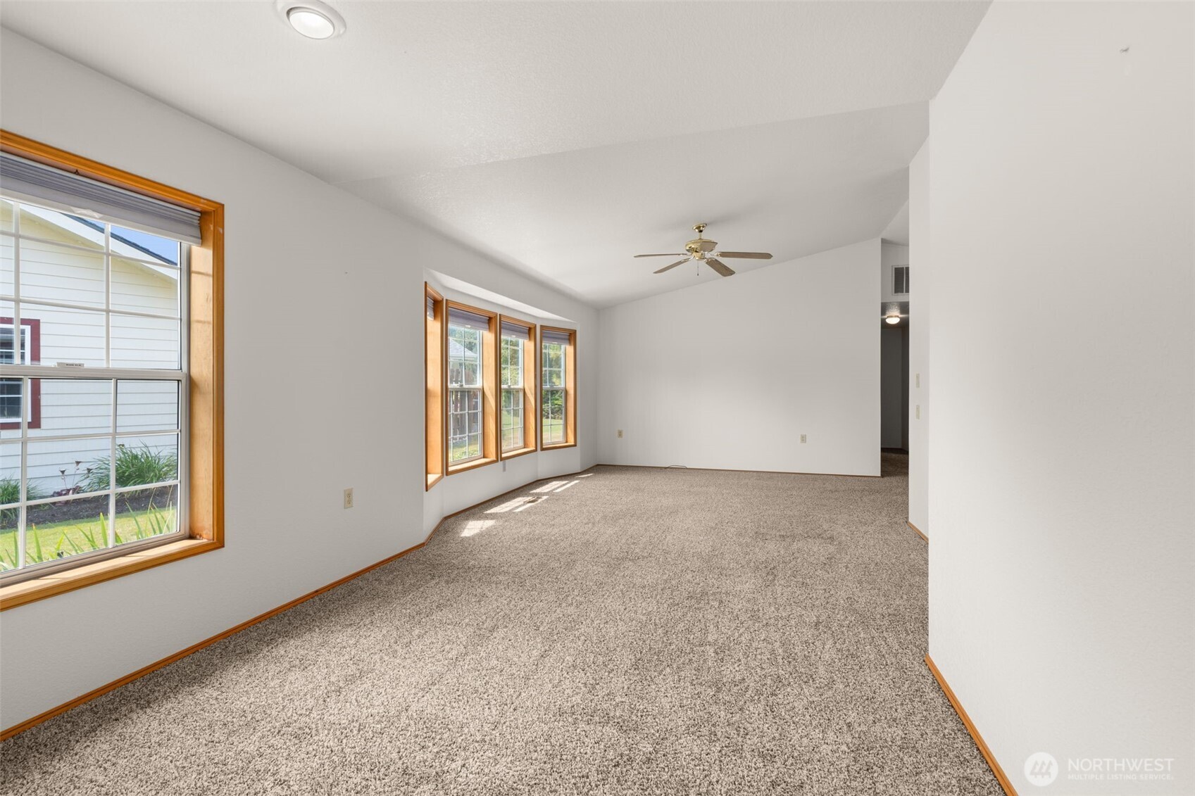 1229 Searle Drive Property Photo 5