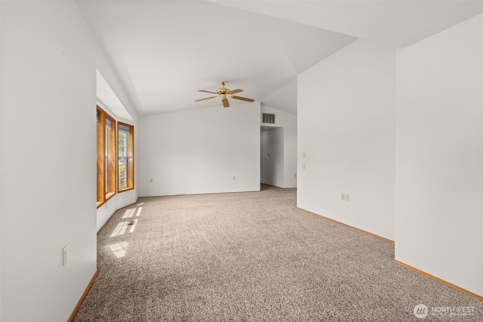 1229 Searle Drive Property Photo 7