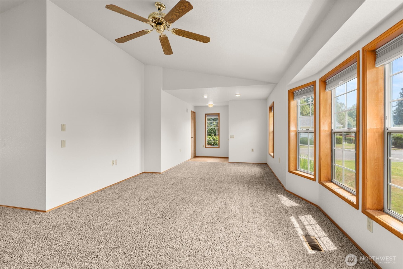 1229 Searle Drive Property Photo 8