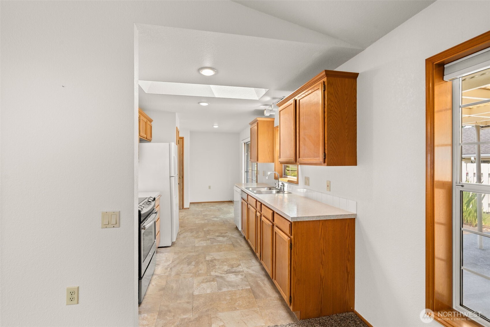 1229 Searle Drive Property Photo 9