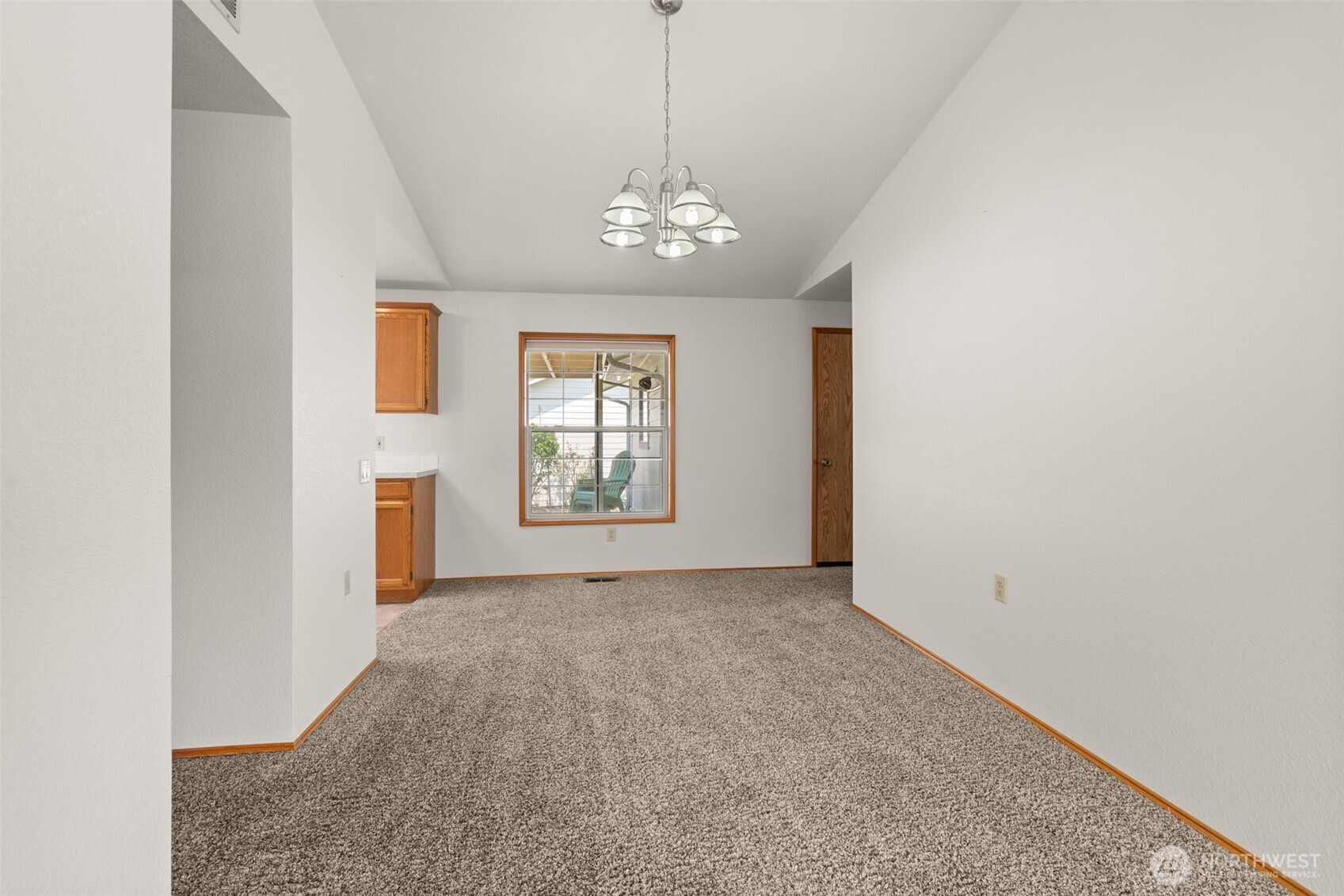 1229 Searle Drive Property Photo 12