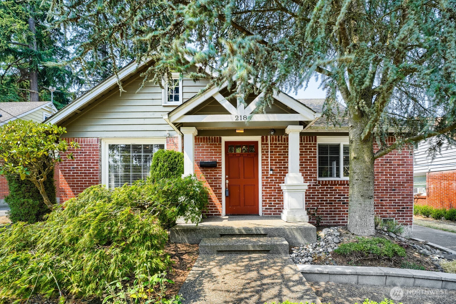 218 Summit Avenue Property Photo 3