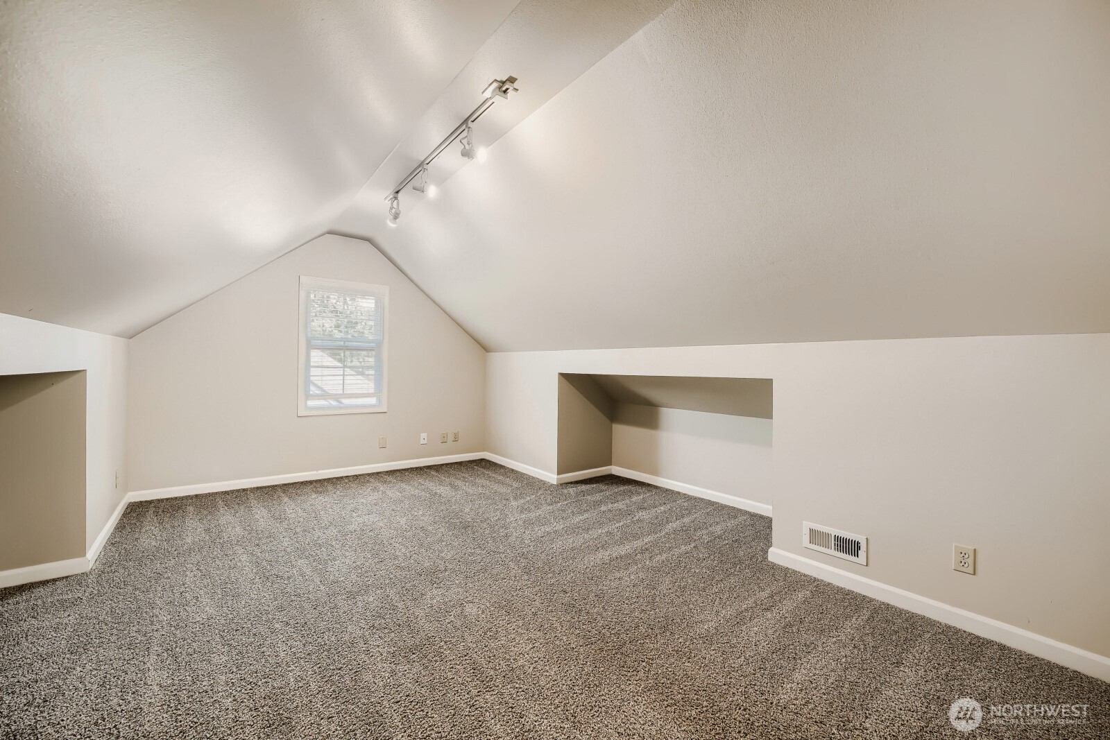 218 Summit Avenue Property Photo 8