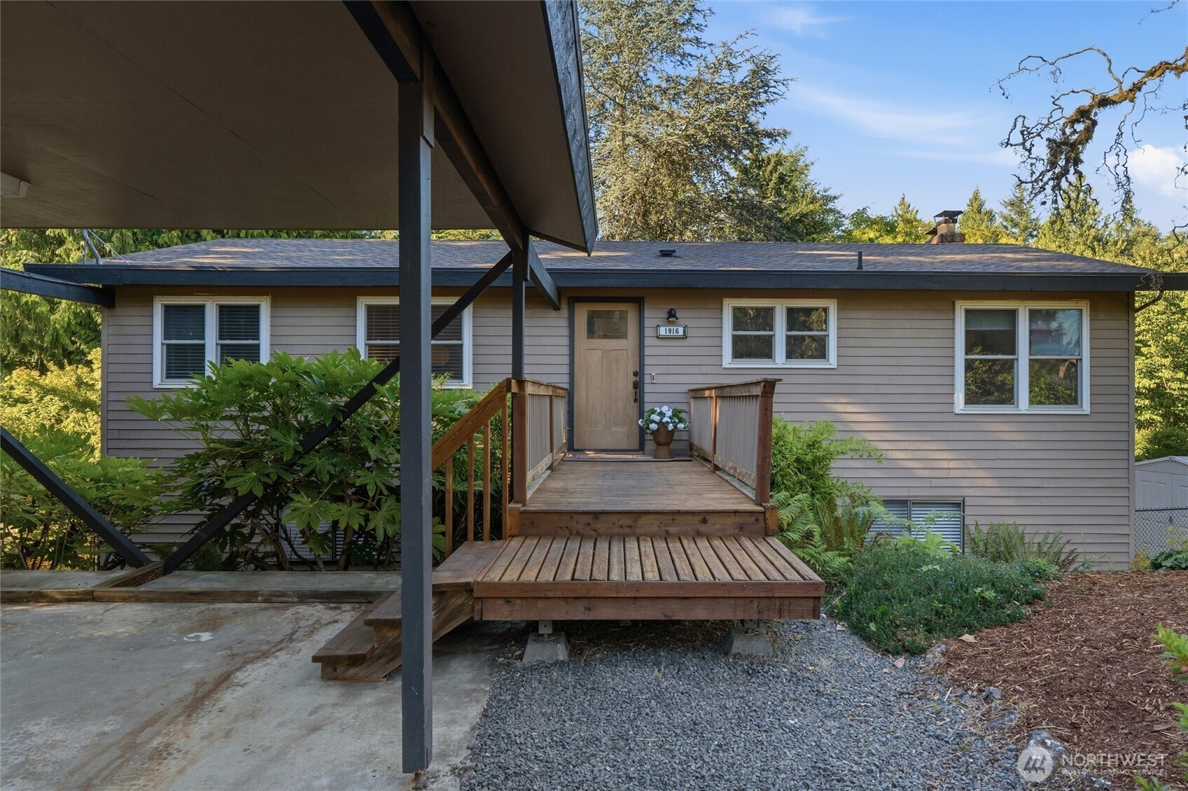 1916 Ne Cady Street Property Photo 1