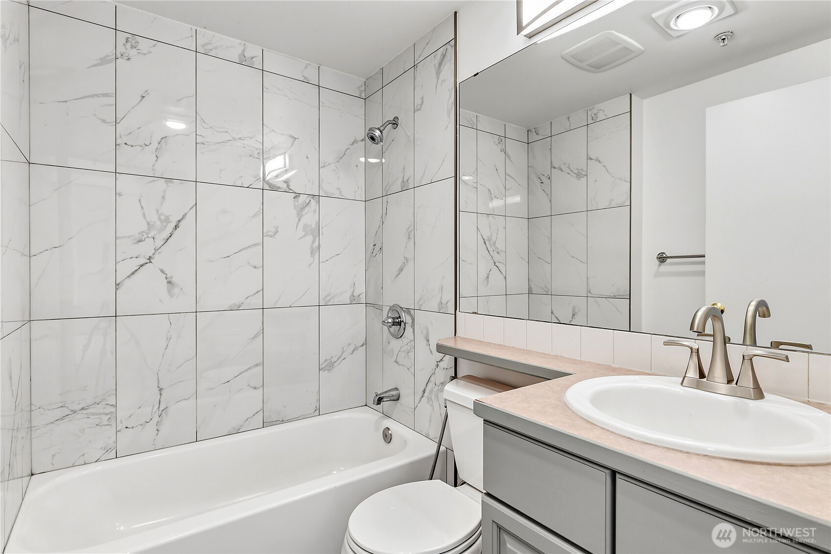 2805 Ne 125th Street 204 Property Photo 6