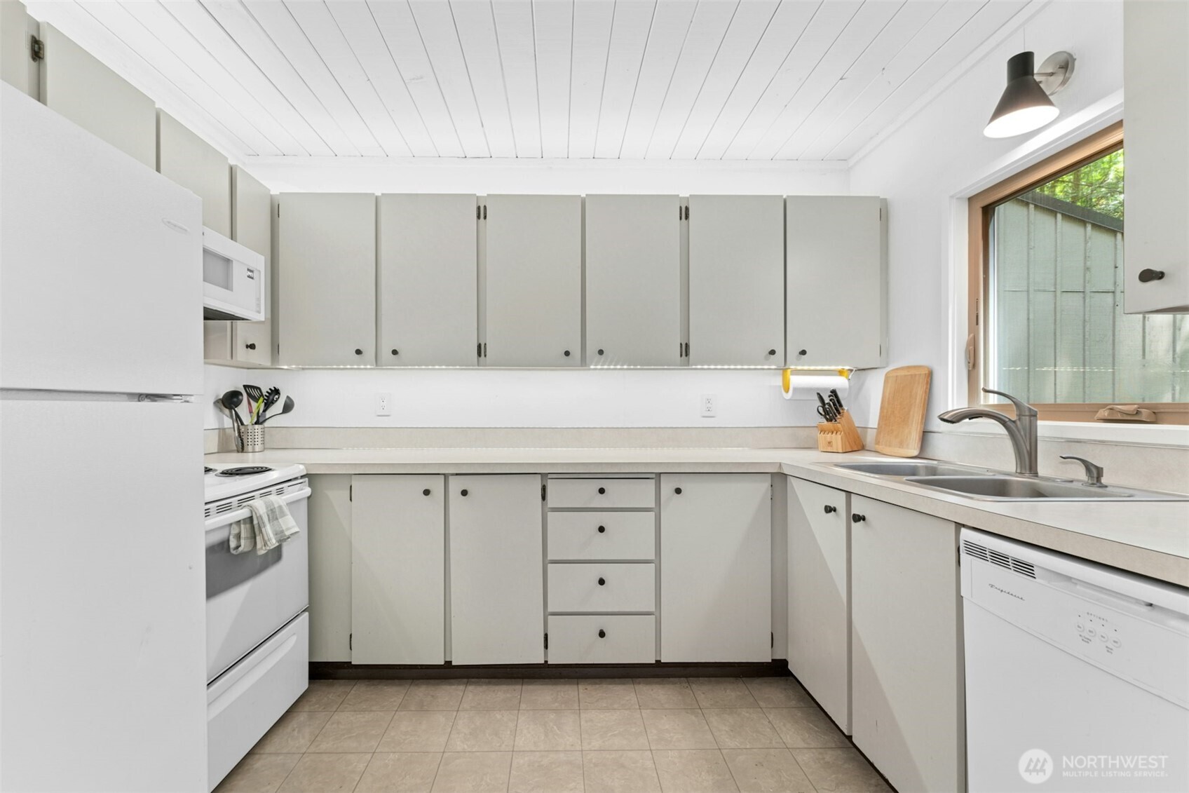 201 E Cutty Sark Drive Property Photo 5
