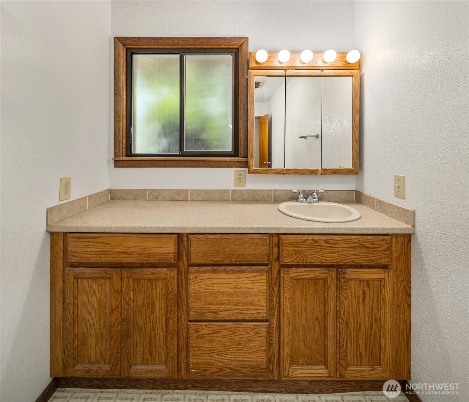 6933 51st Avenue Property Photo 10