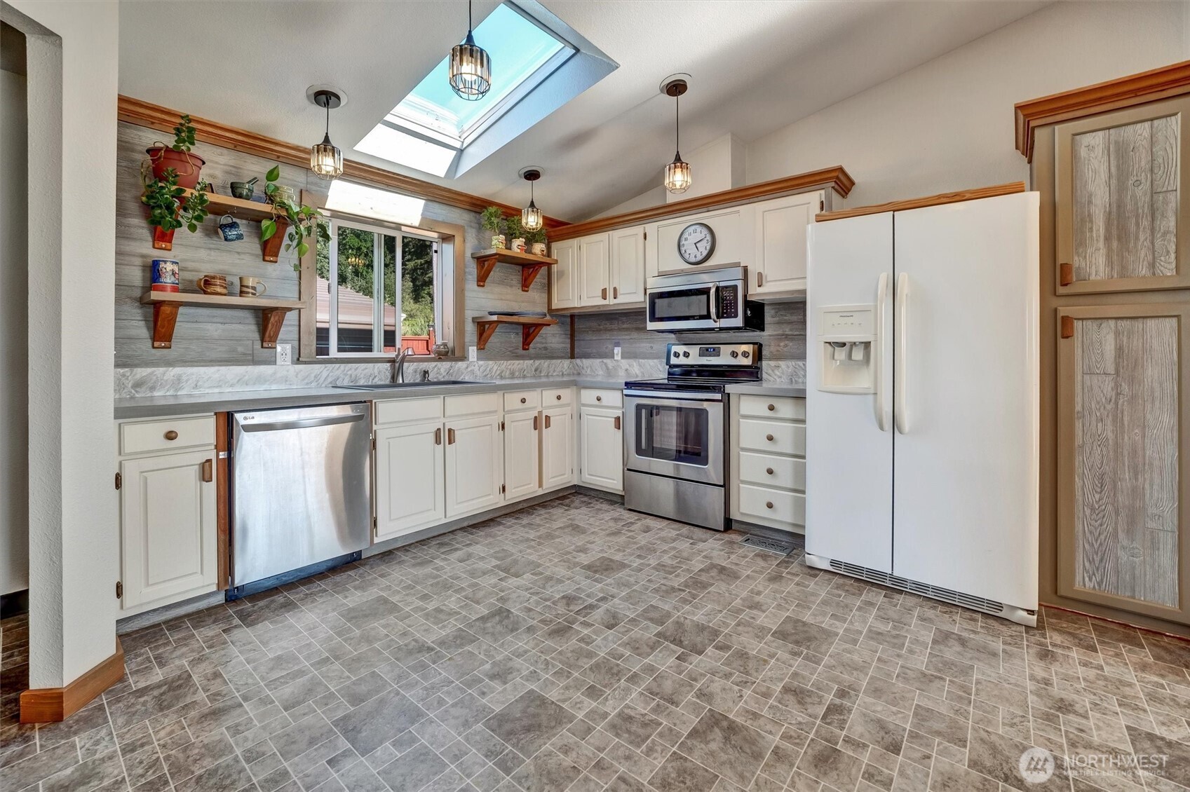 520 75th Avenue Property Photo 8