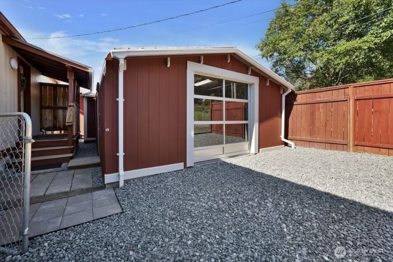 520 75th Avenue Property Photo 24