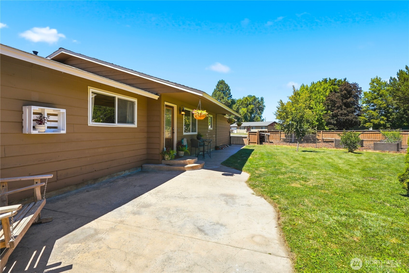 500 W Ridgeview Lane Property Photo 6