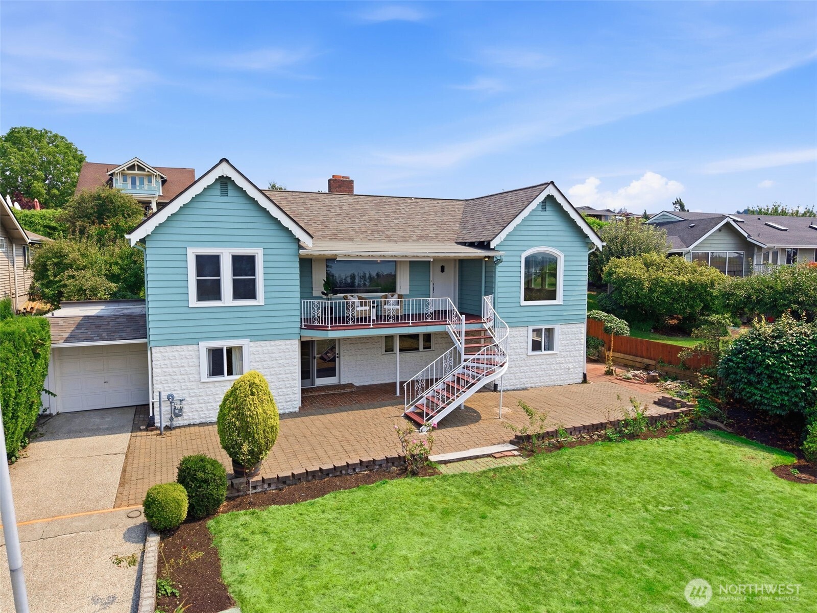 1209 S Sunset Drive Property Photo 2