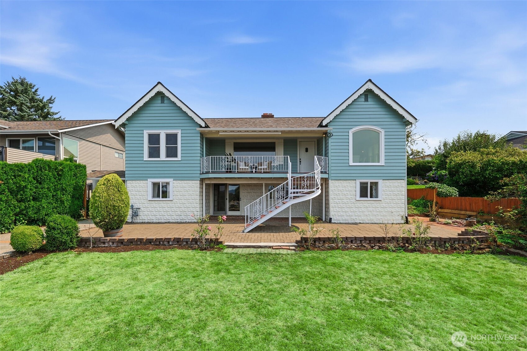 1209 S Sunset Drive Property Photo 3