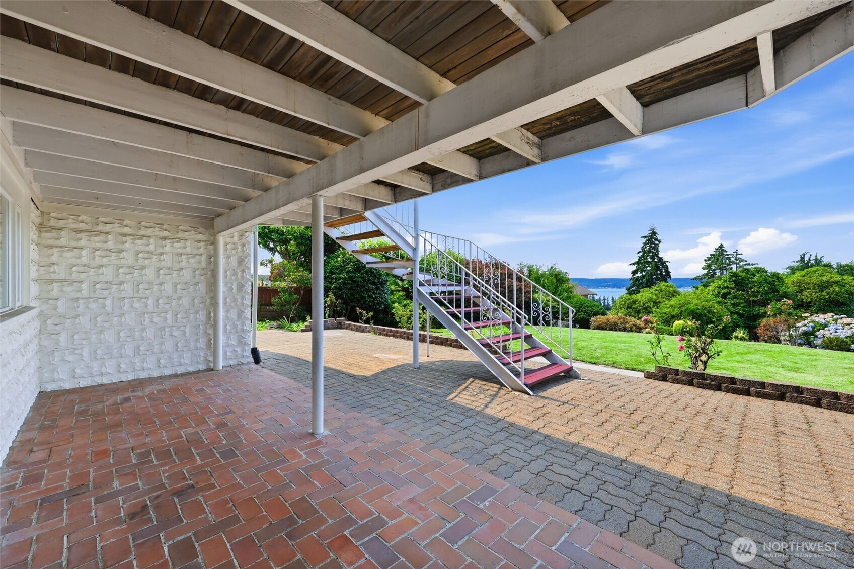 1209 S Sunset Drive Property Photo 6