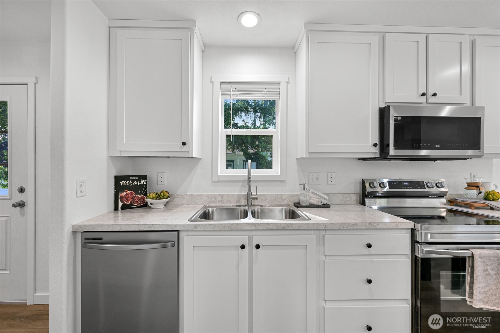 211 Harrison Street Property Photo 10