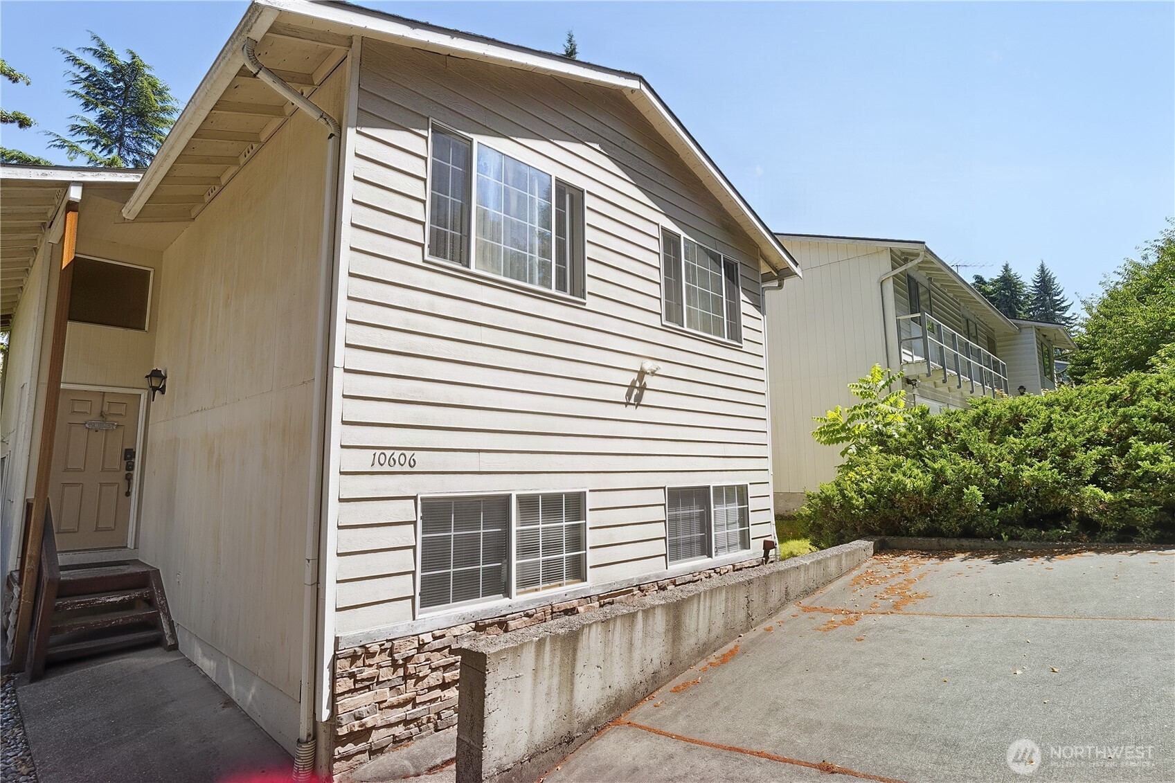 10606 Roosevelt Way Property Photo 6