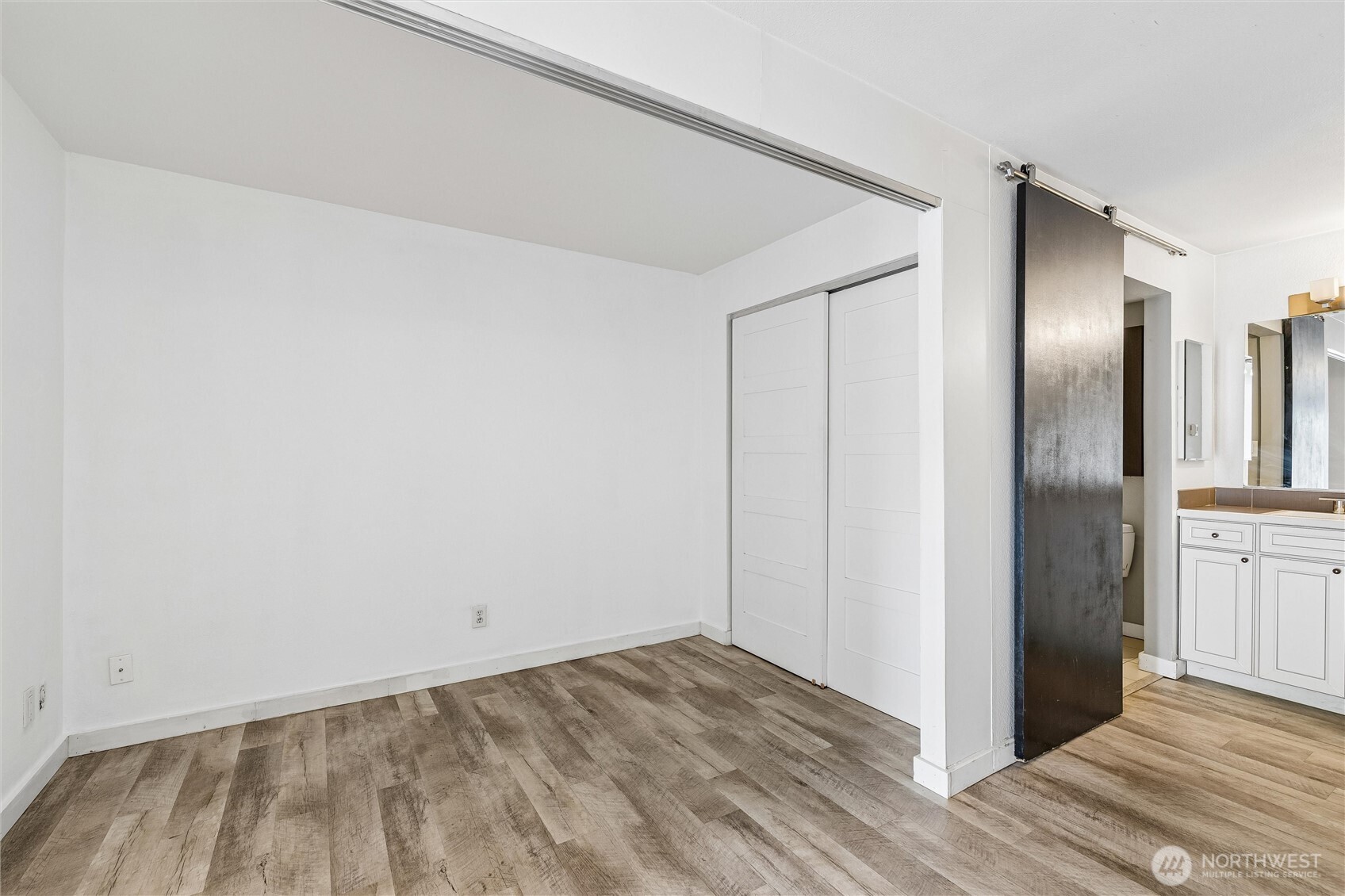 511 E Roy St 213 Property Photo 21