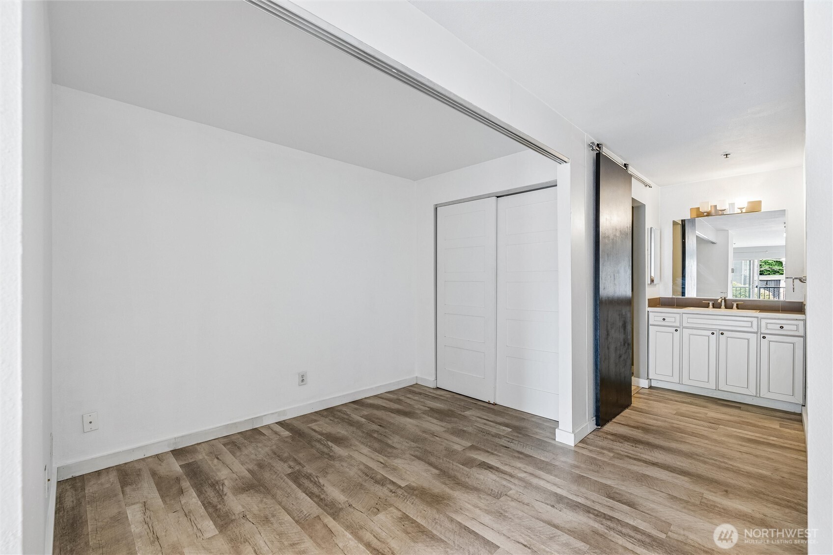511 E Roy St 213 Property Photo 22