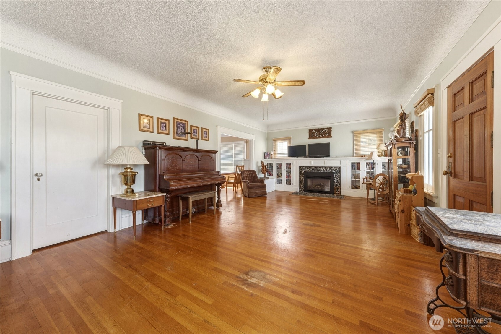 193 S Columbia Street Property Photo 3
