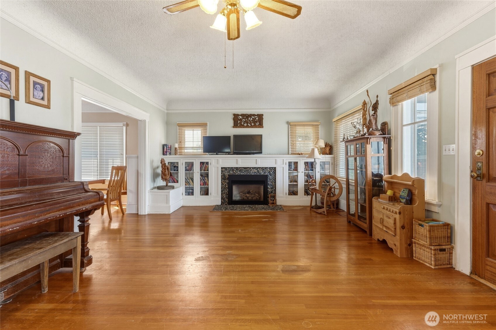 193 S Columbia Street Property Photo 4