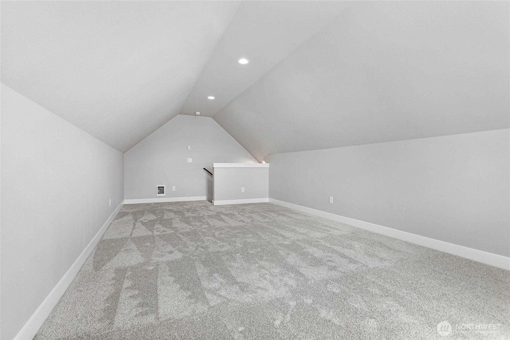 320 W 3rd Street Property Photo 26