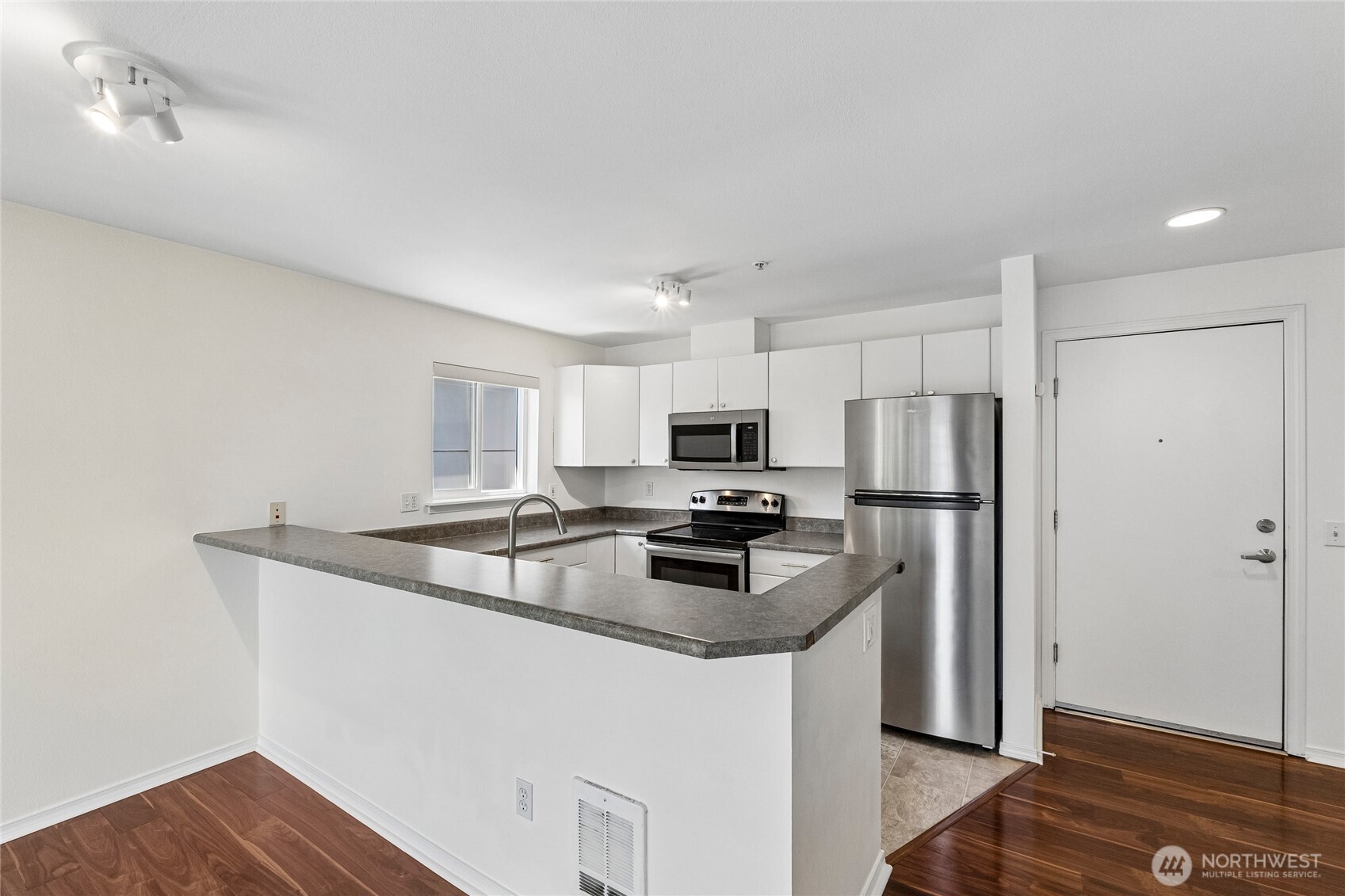 323 Queen Anne Avenue 711 Property Photo 5