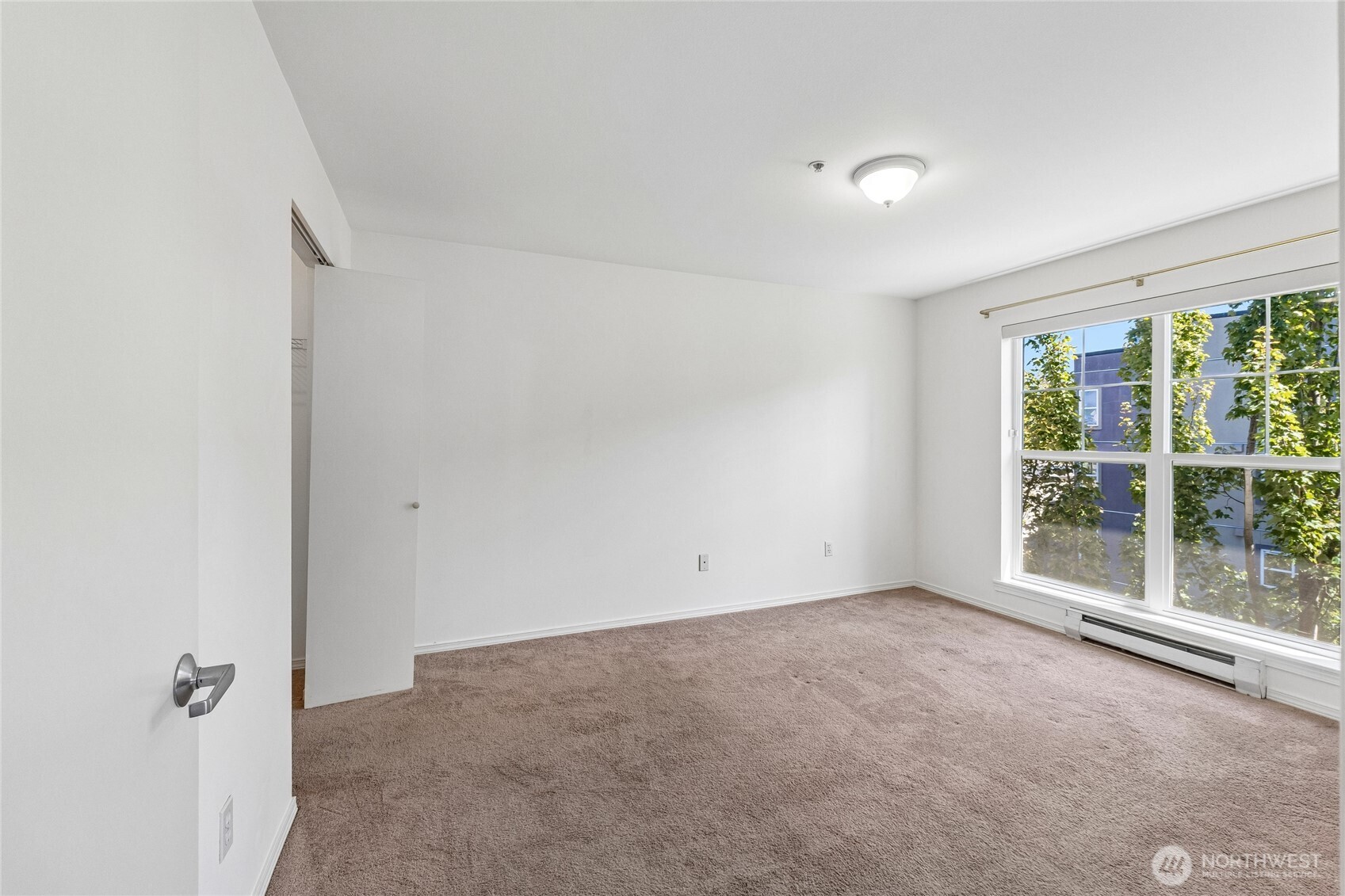 323 Queen Anne Avenue 711 Property Photo 14