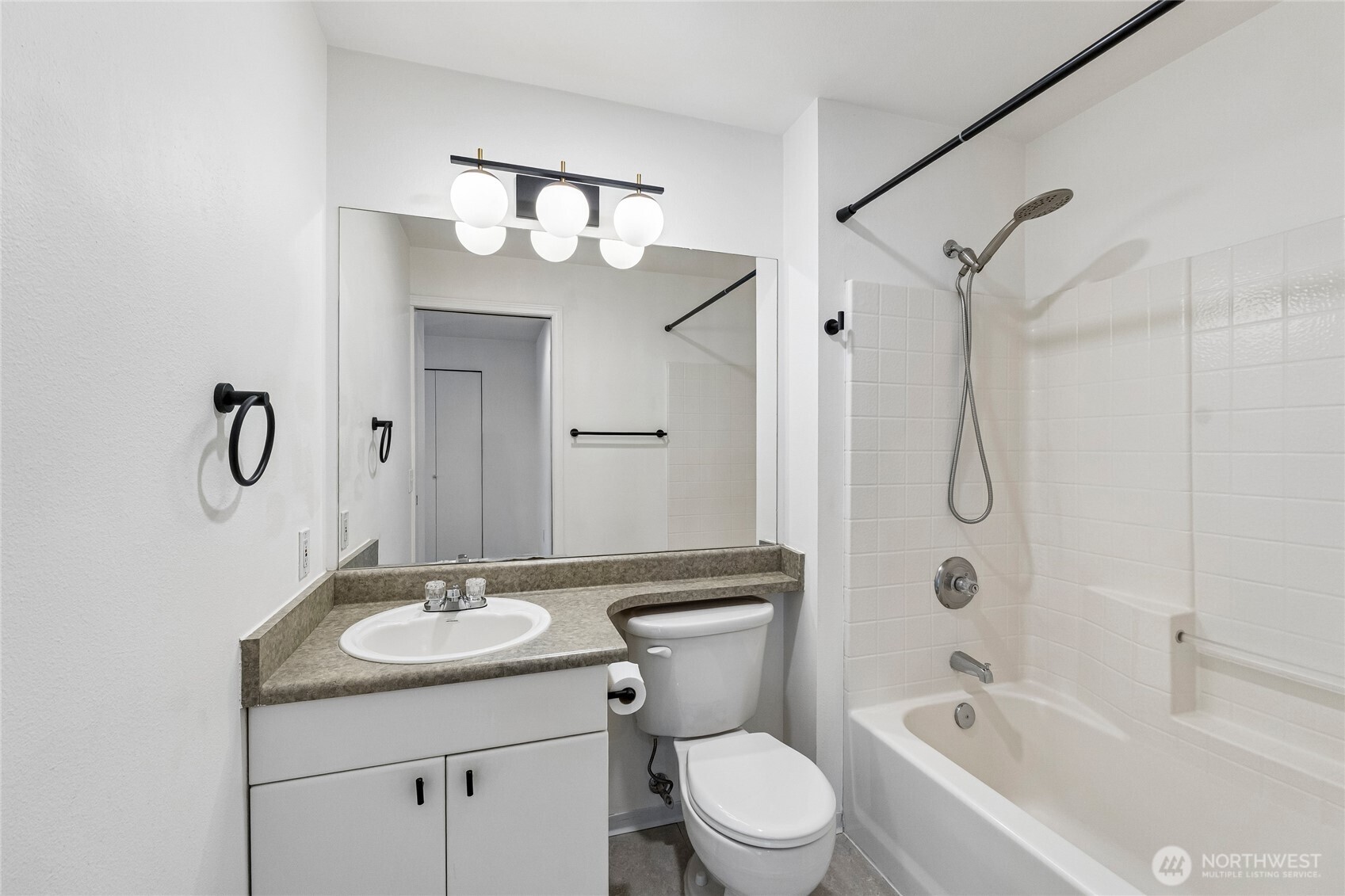 323 Queen Anne Avenue 711 Property Photo 17