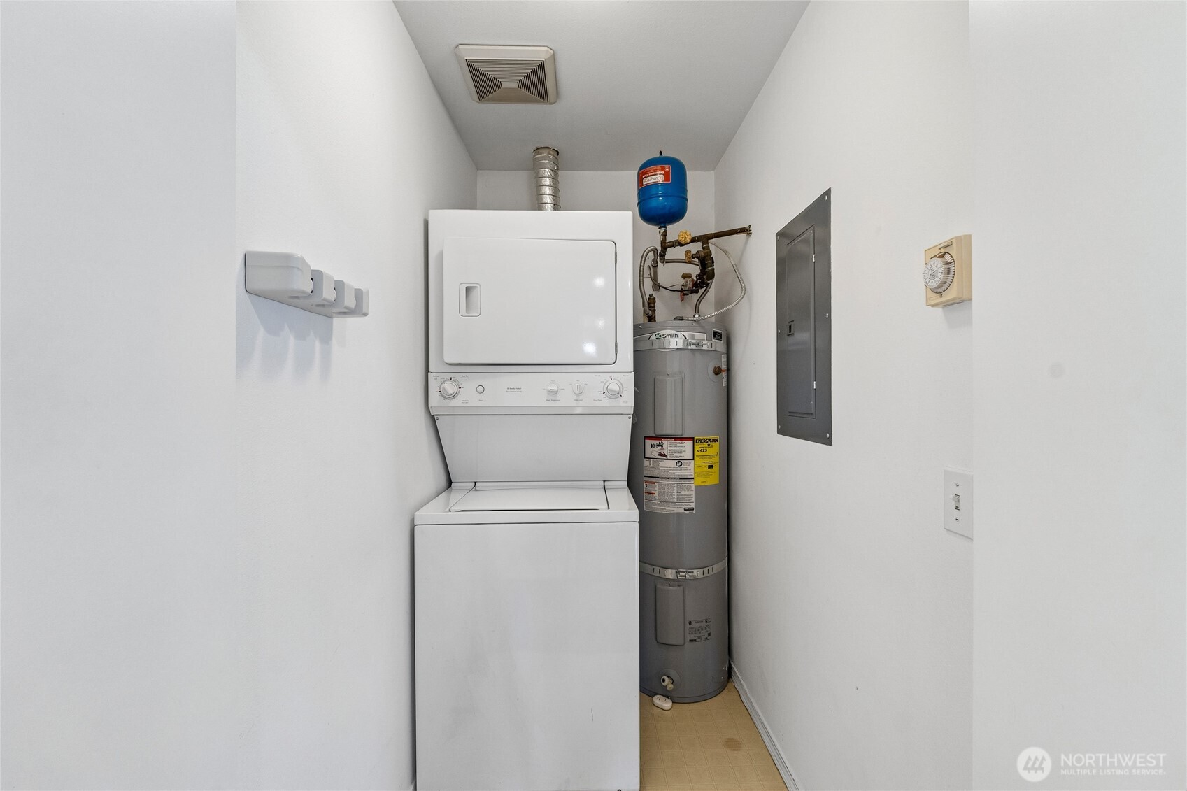 323 Queen Anne Avenue 711 Property Photo 18