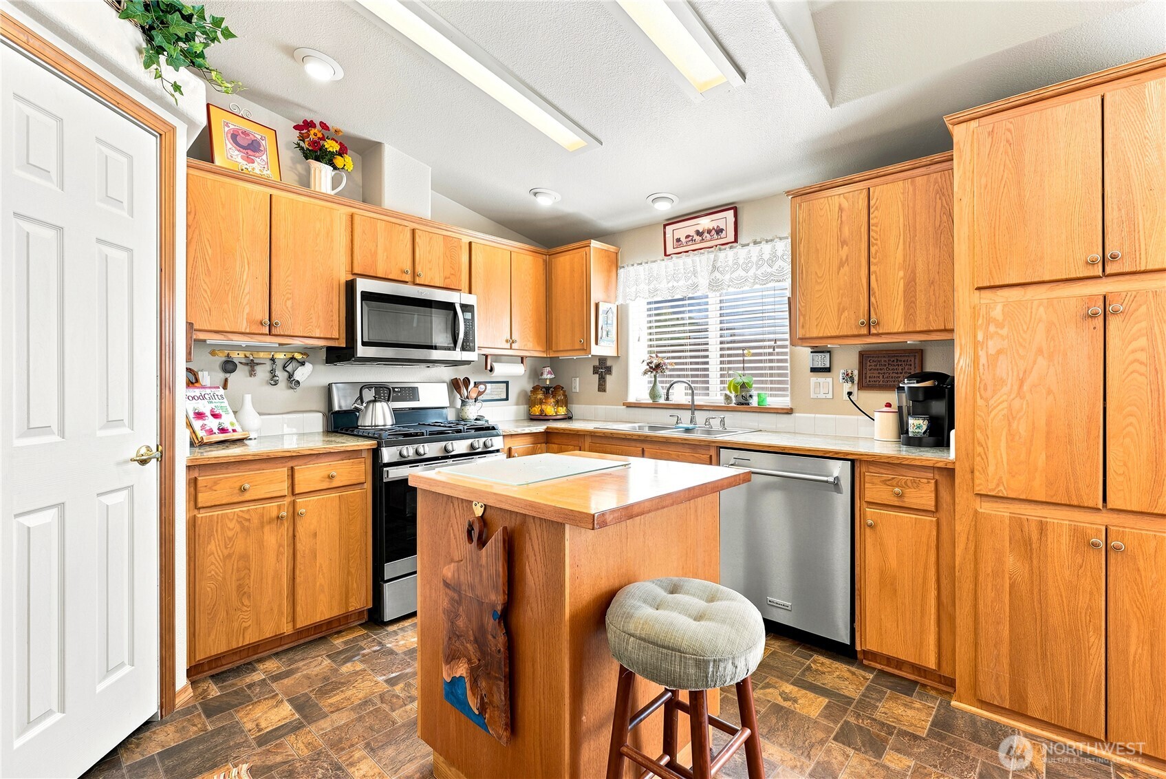1100 S Rosewood Drive 104 Property Photo 8