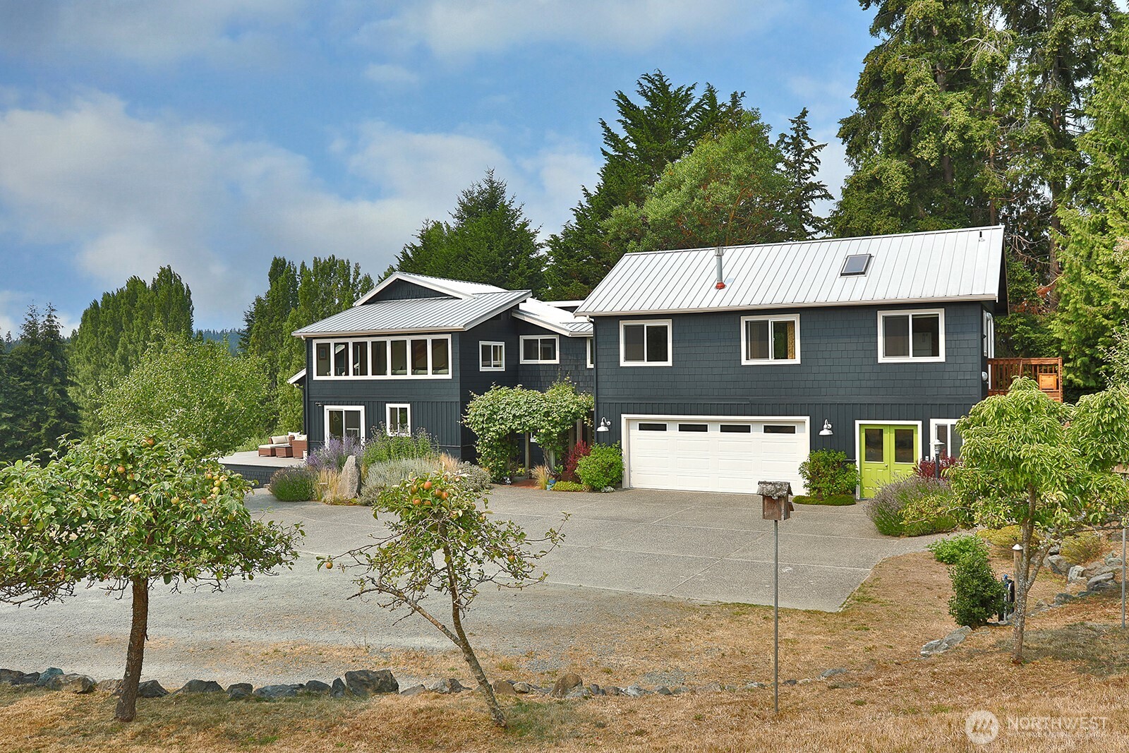 5537 Bayview Road Property Photo 1