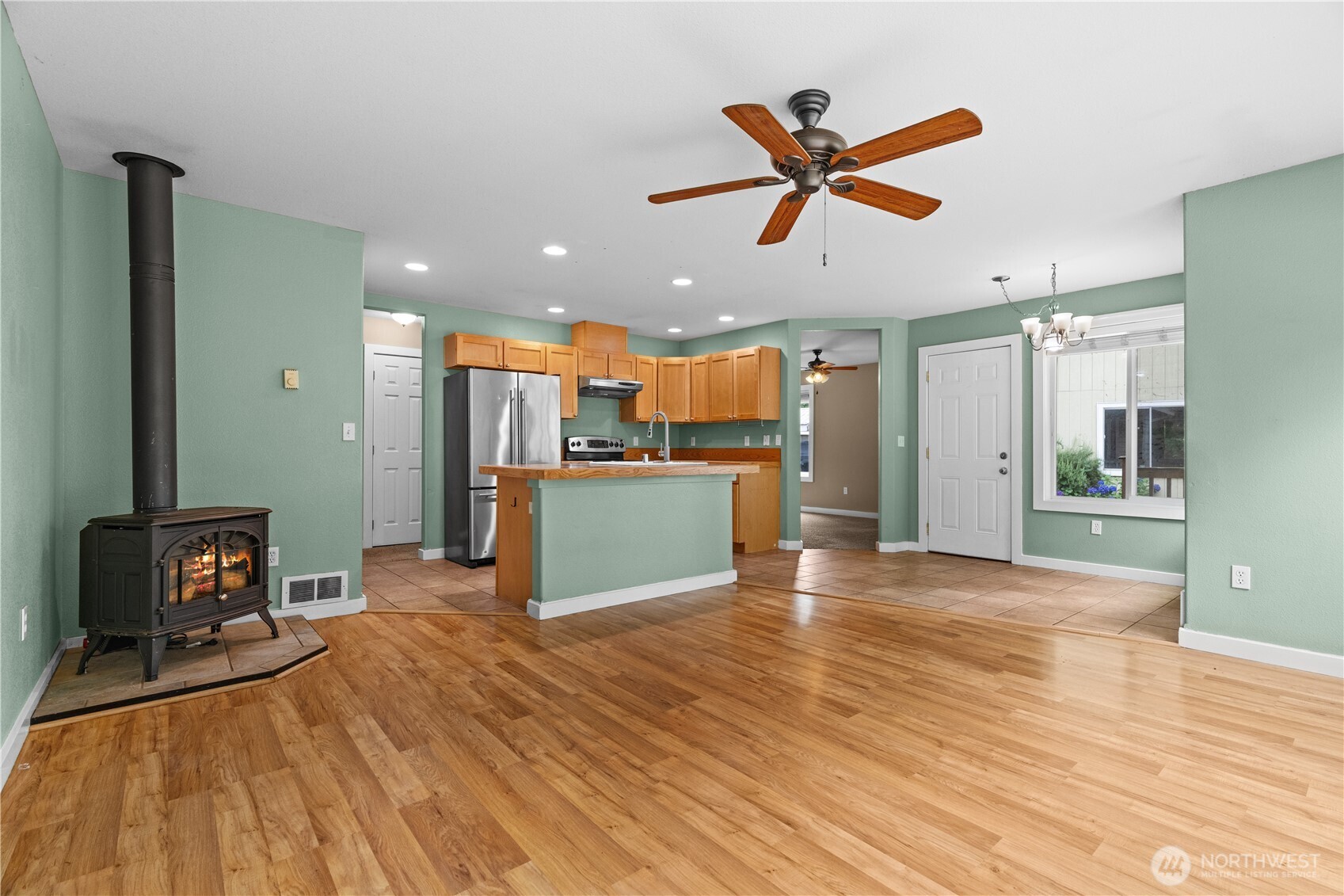 16033 Agate Street Property Photo 9