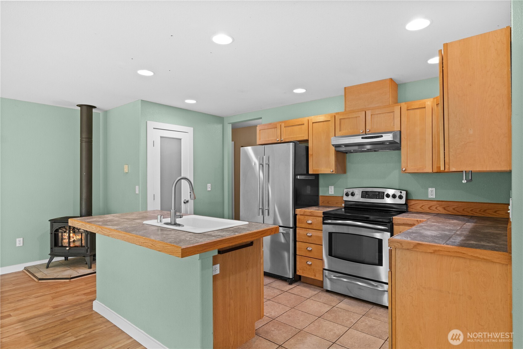 16033 Agate Street Property Photo 10