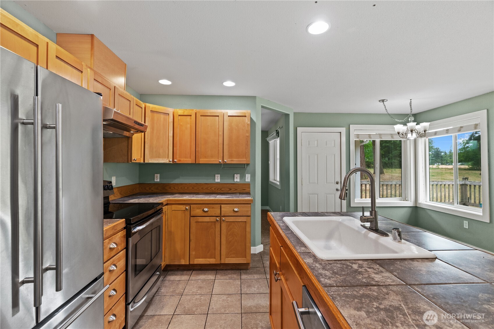 16033 Agate Street Property Photo 13
