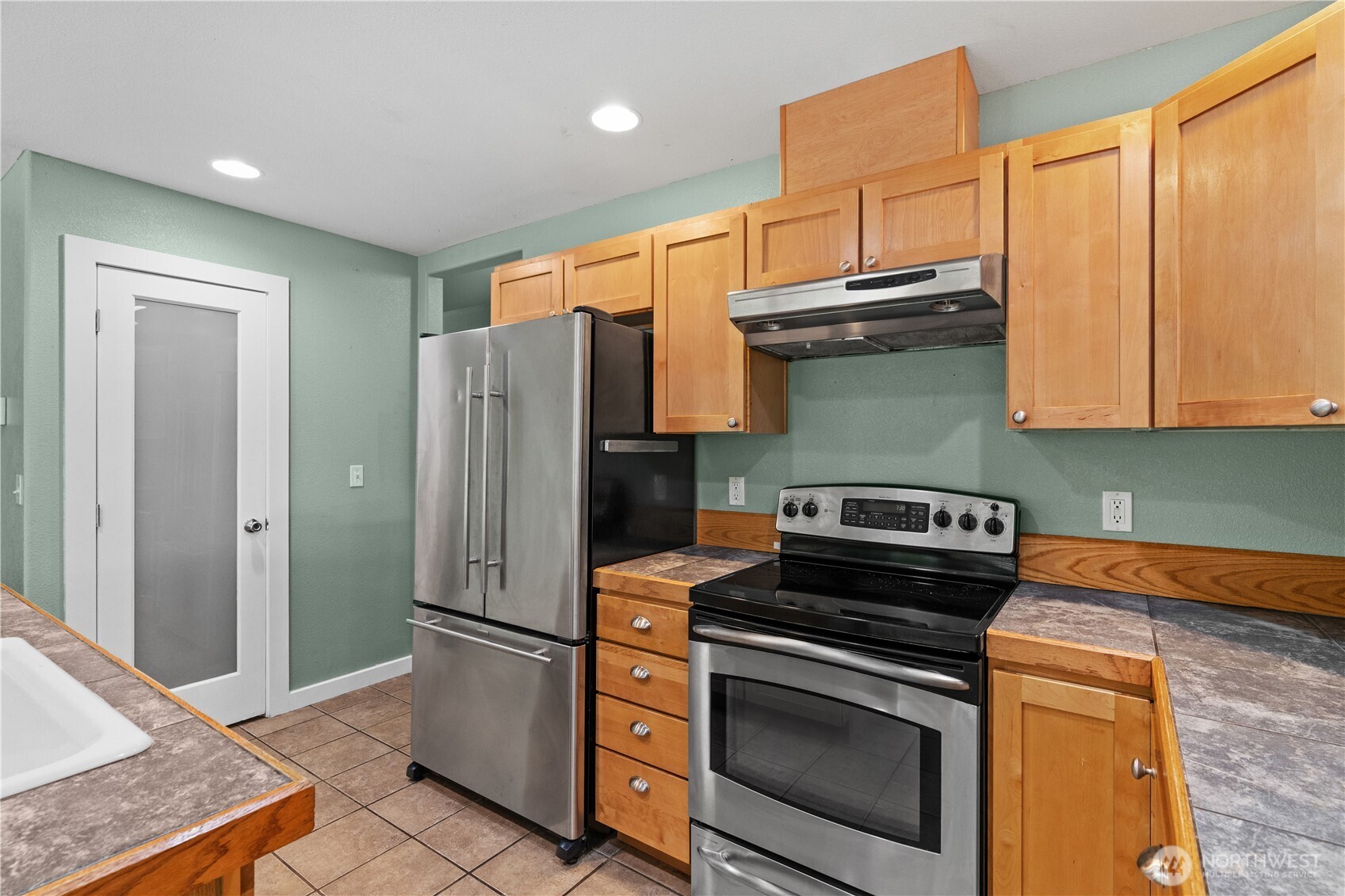 16033 Agate Street Property Photo 14