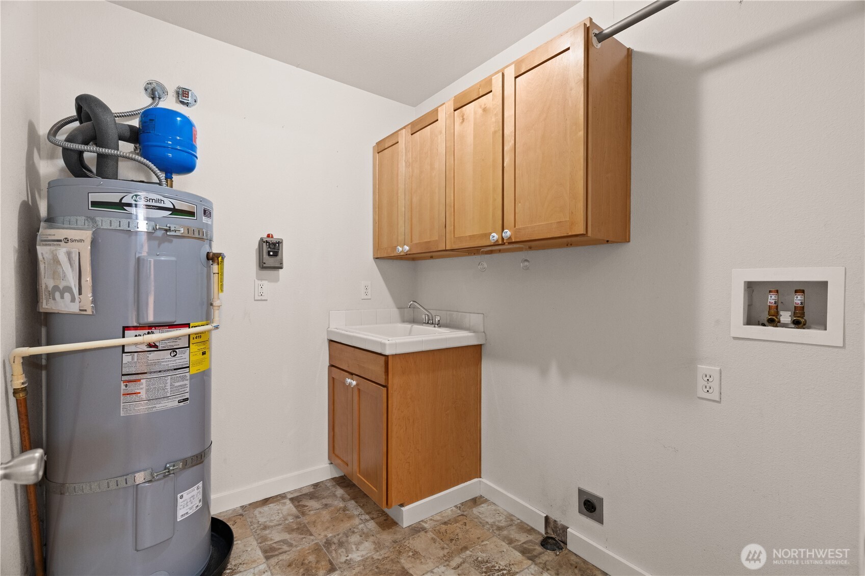 16033 Agate Street Property Photo 21