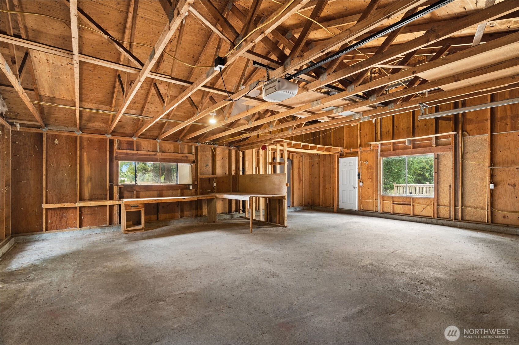 16033 Agate Street Property Photo 24