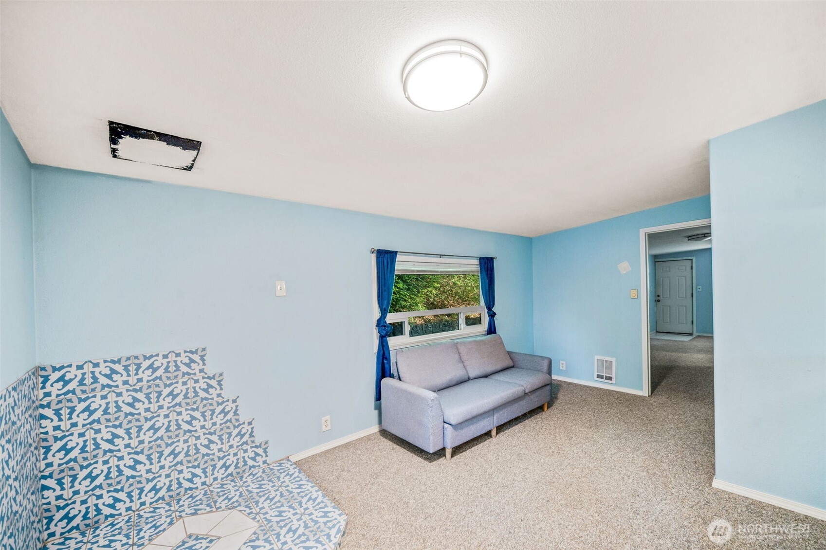 2413 Westwind Drive Property Photo 3
