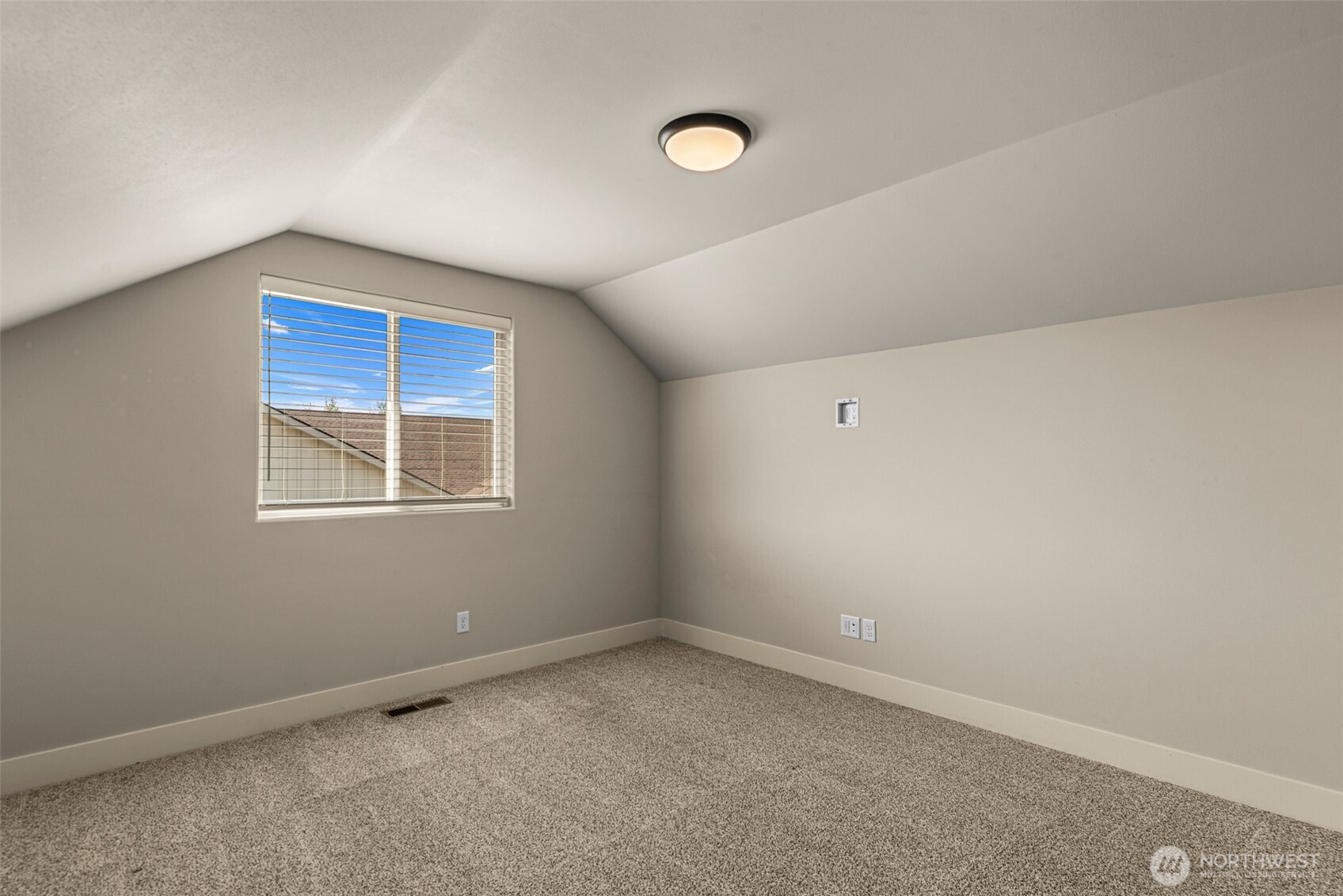 211 Solomon Loop Property Photo 24
