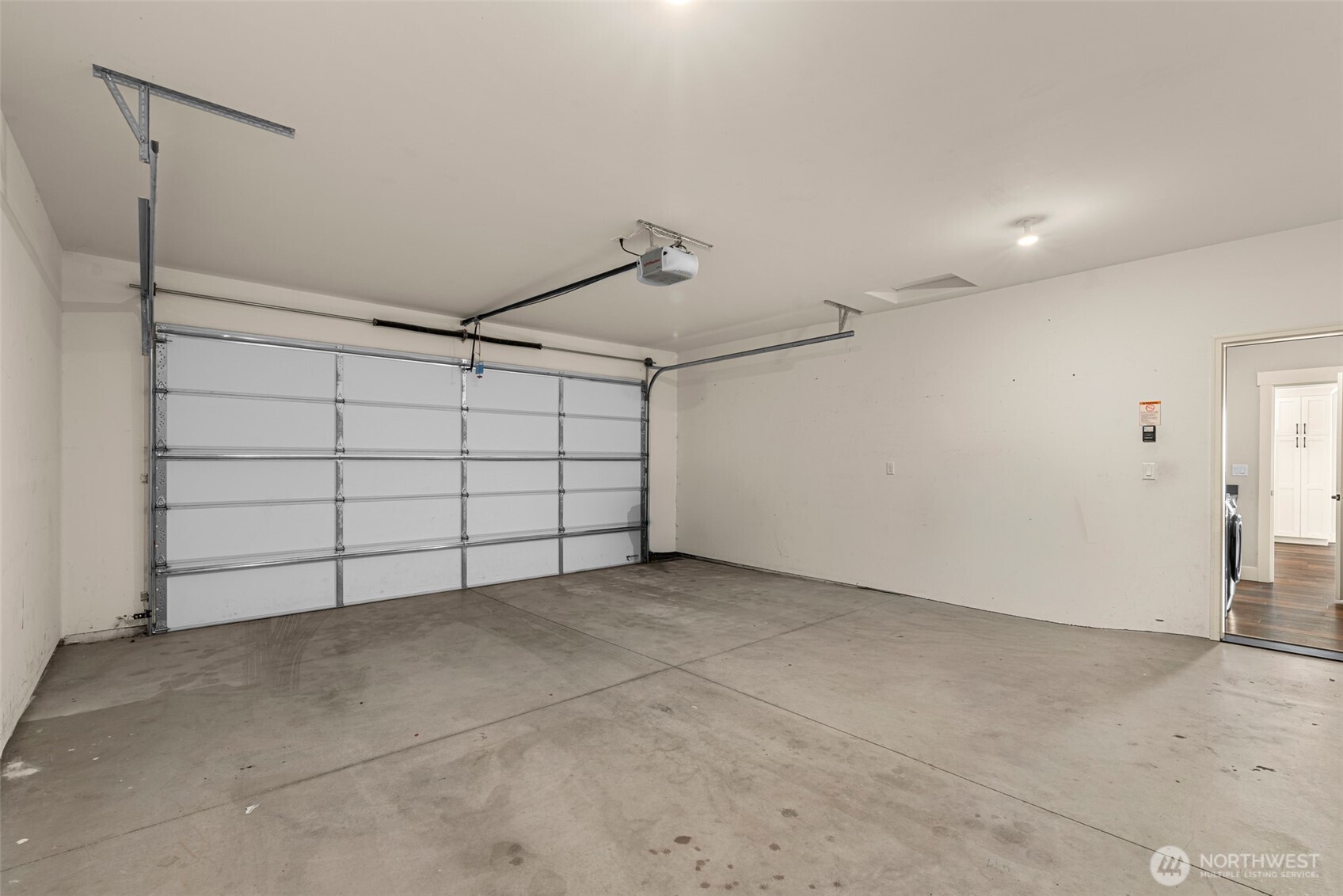 211 Solomon Loop Property Photo 31