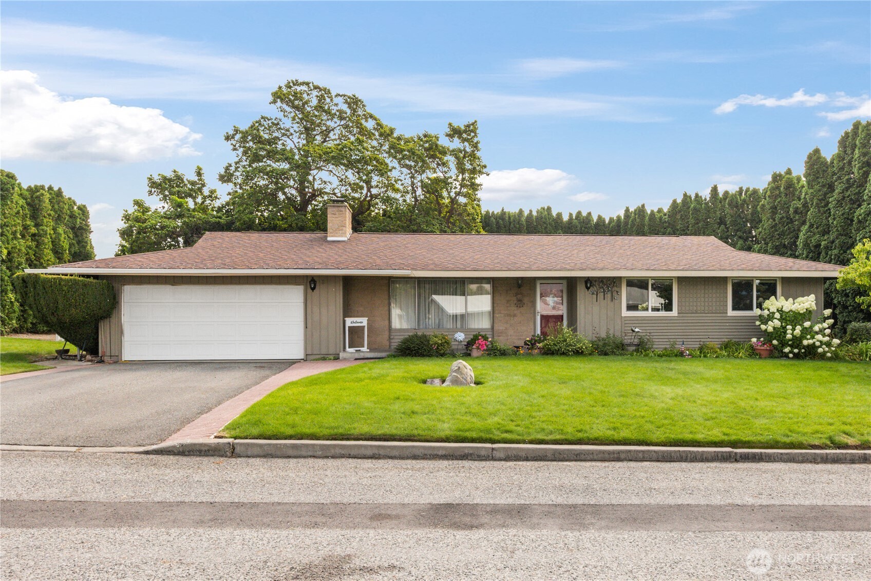 903 Selkirk Place Property Photo 1