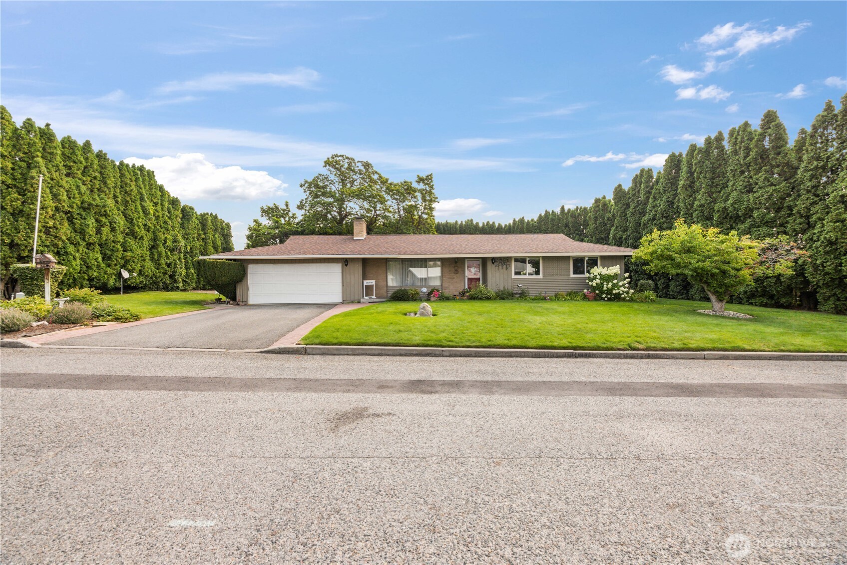 903 Selkirk Place Property Photo 3
