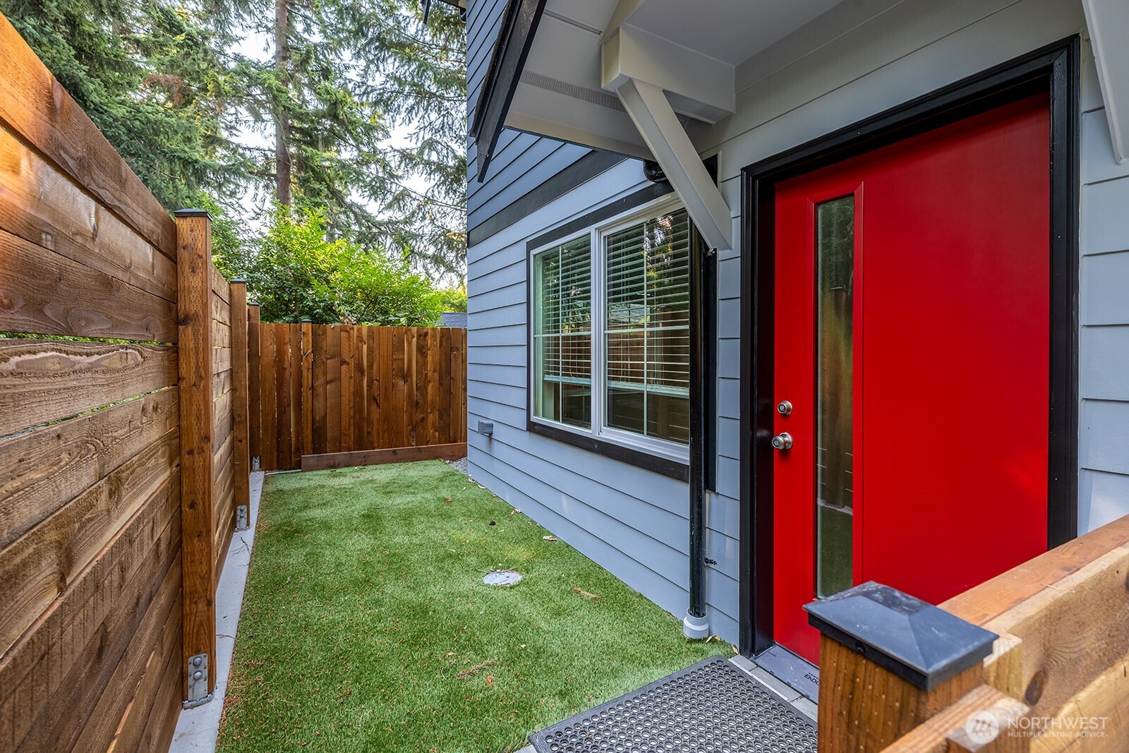 13730 Stone Avenue Property Photo 1