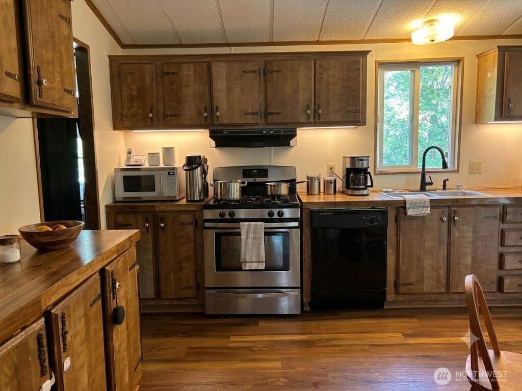 31 Spruce Lane Property Photo 7