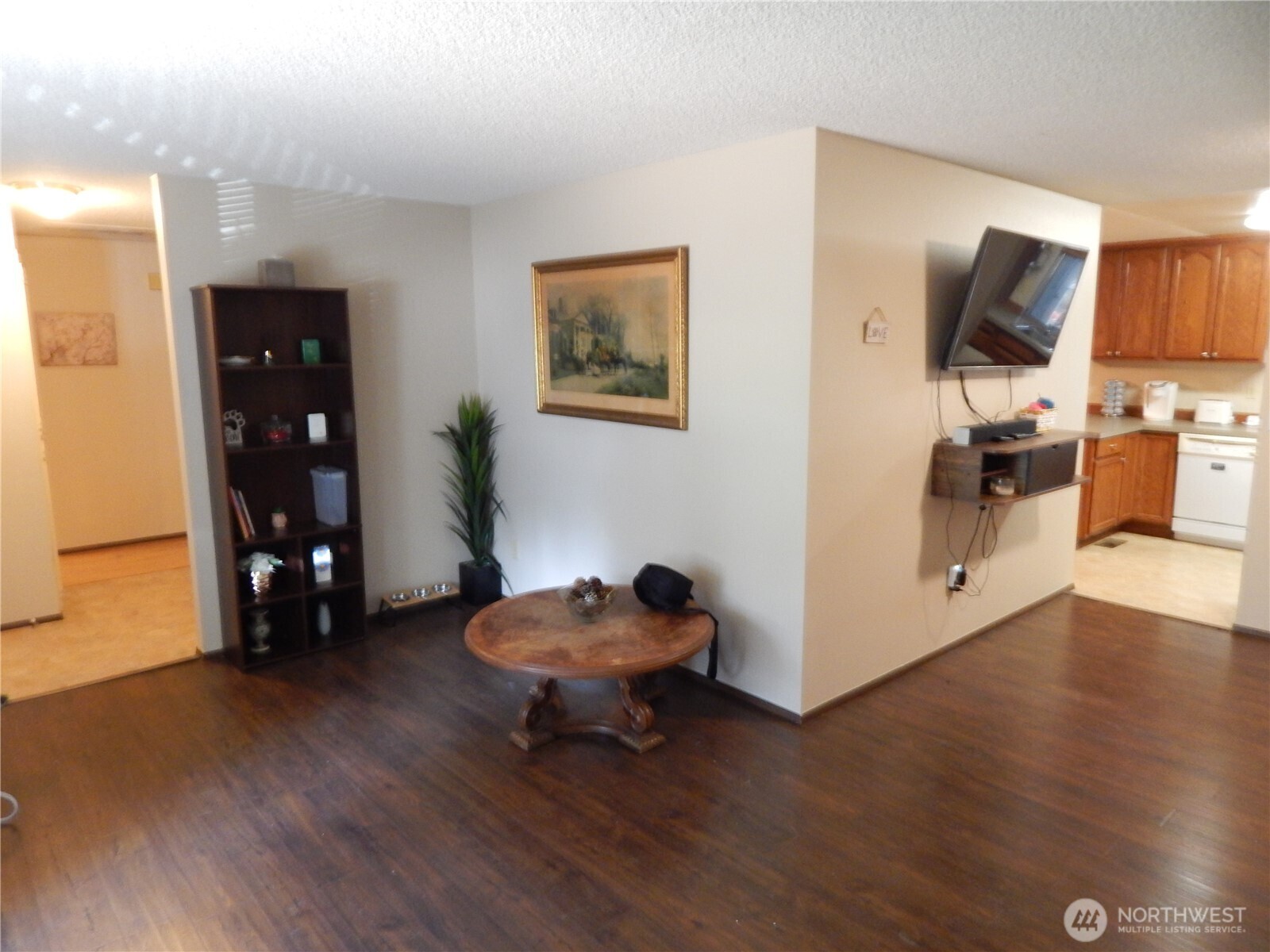 522 Penguin Court Property Photo 4
