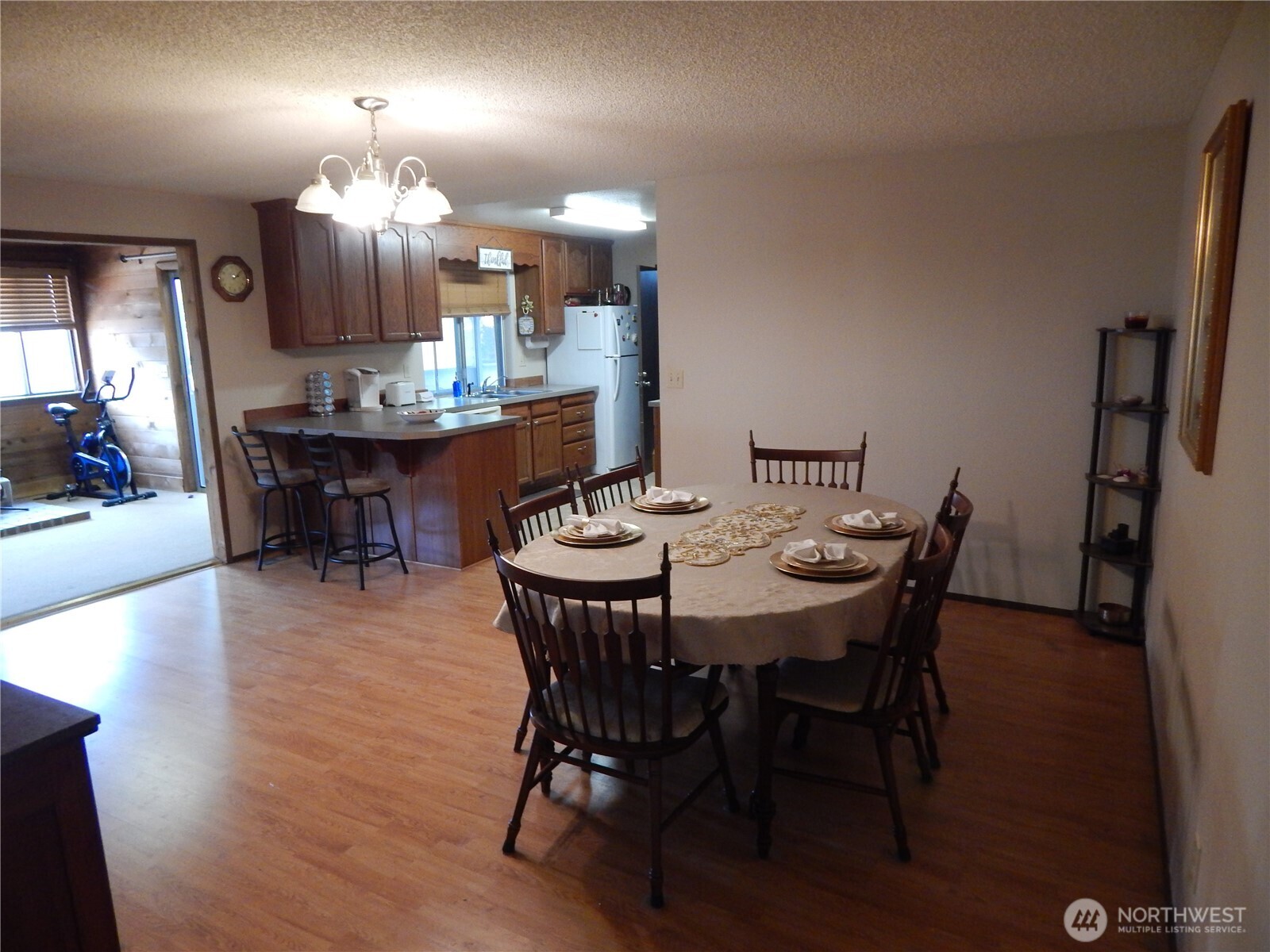 522 Penguin Court Property Photo 6