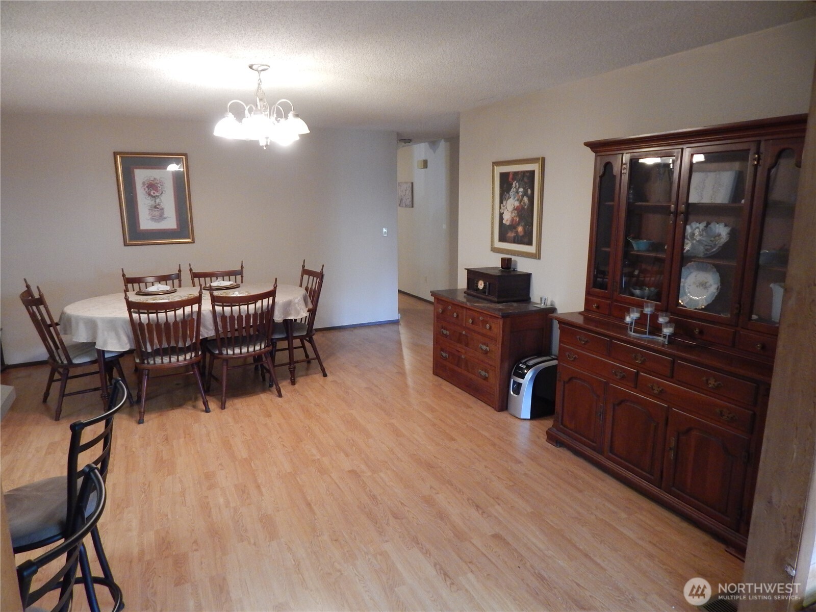 522 Penguin Court Property Photo 7