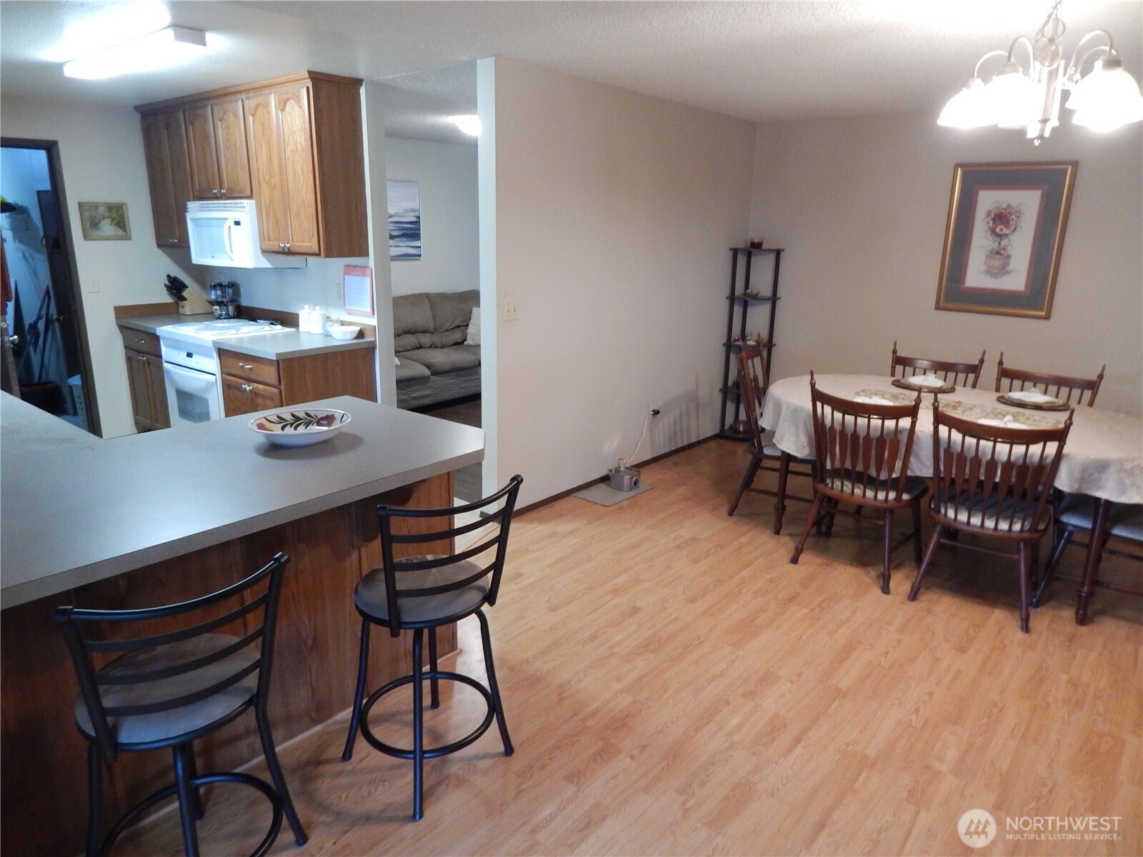 522 Penguin Court Property Photo 9