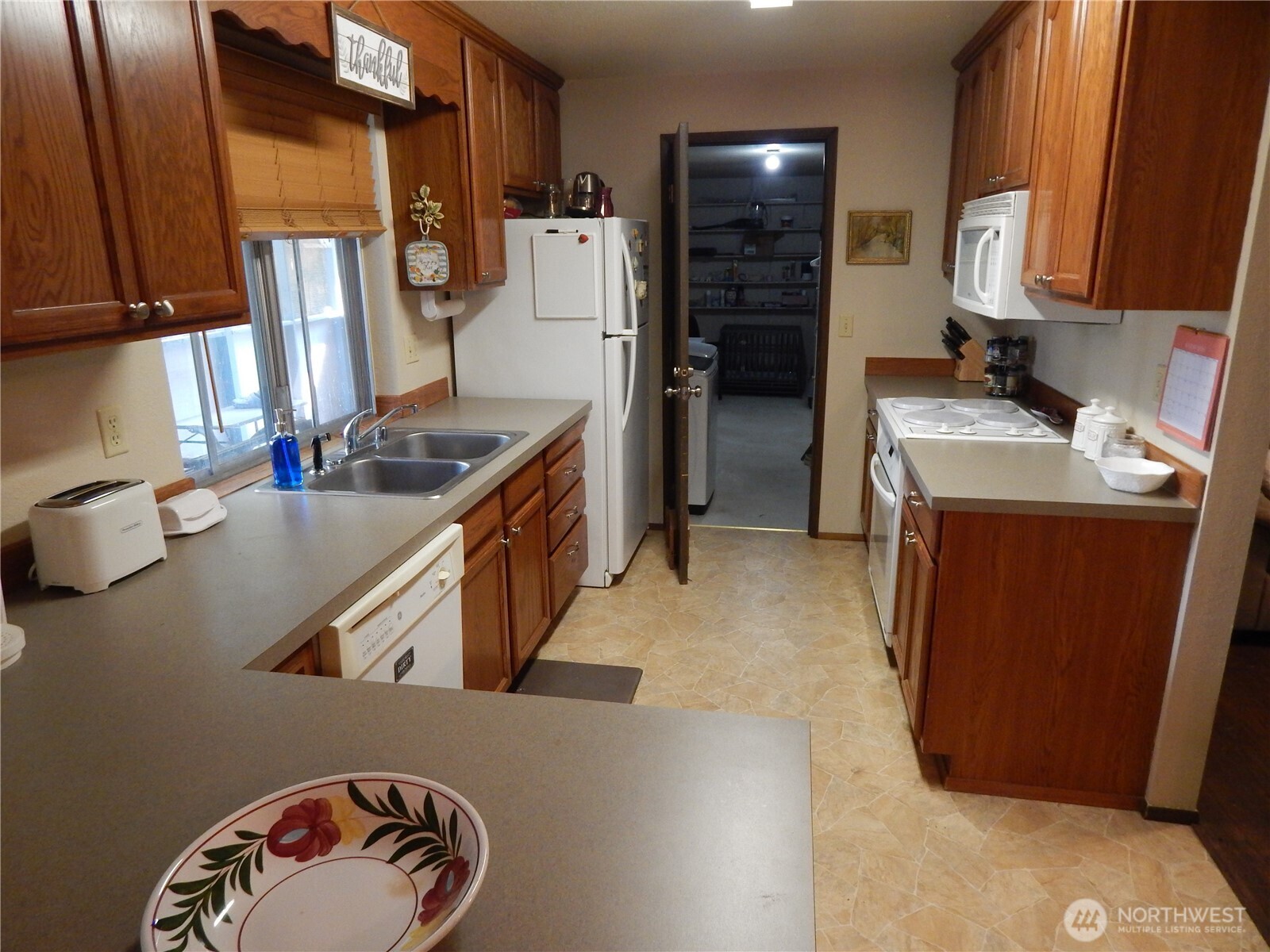 522 Penguin Court Property Photo 12