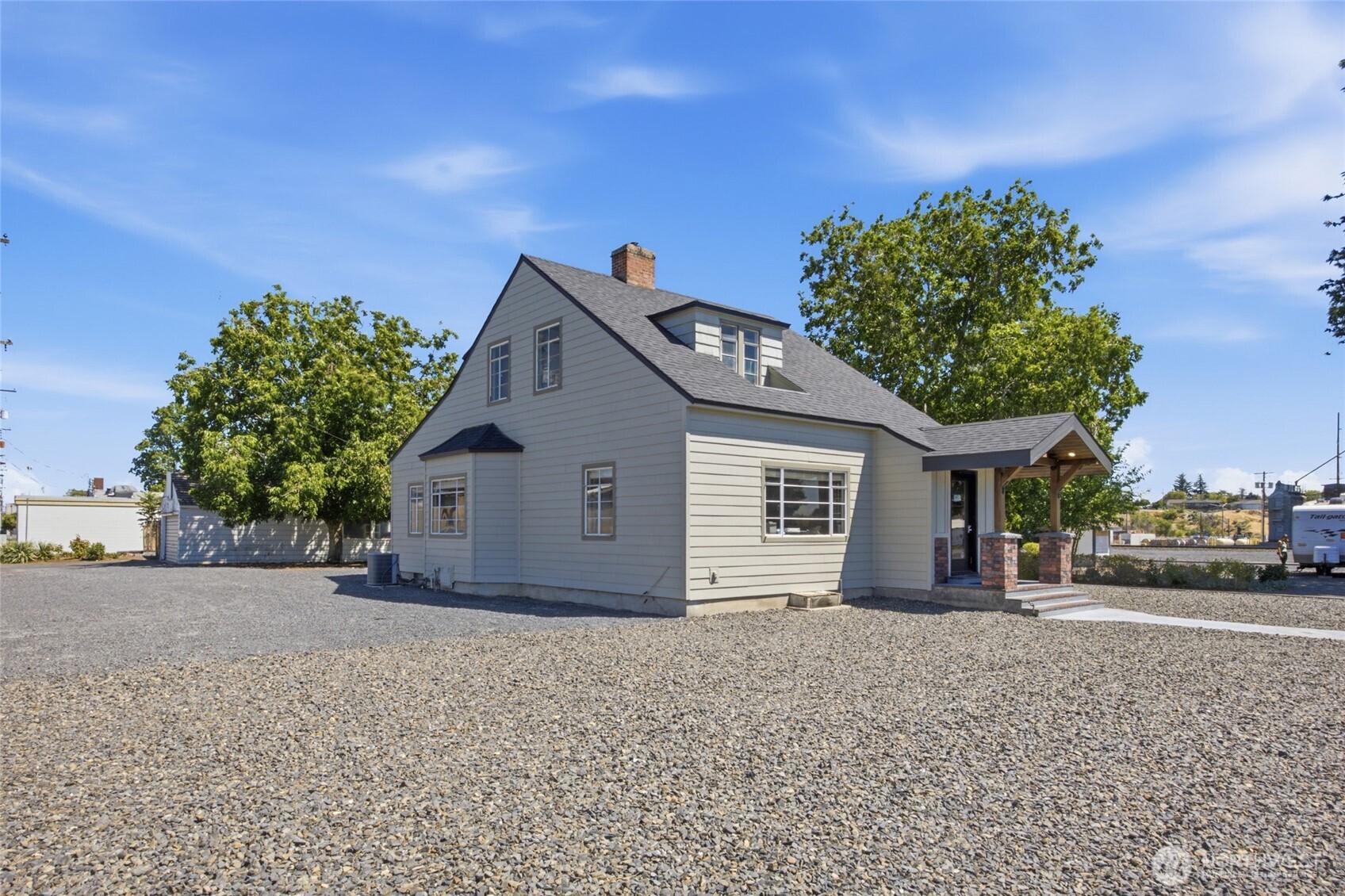 123 2nd Avenue Property Photo 3
