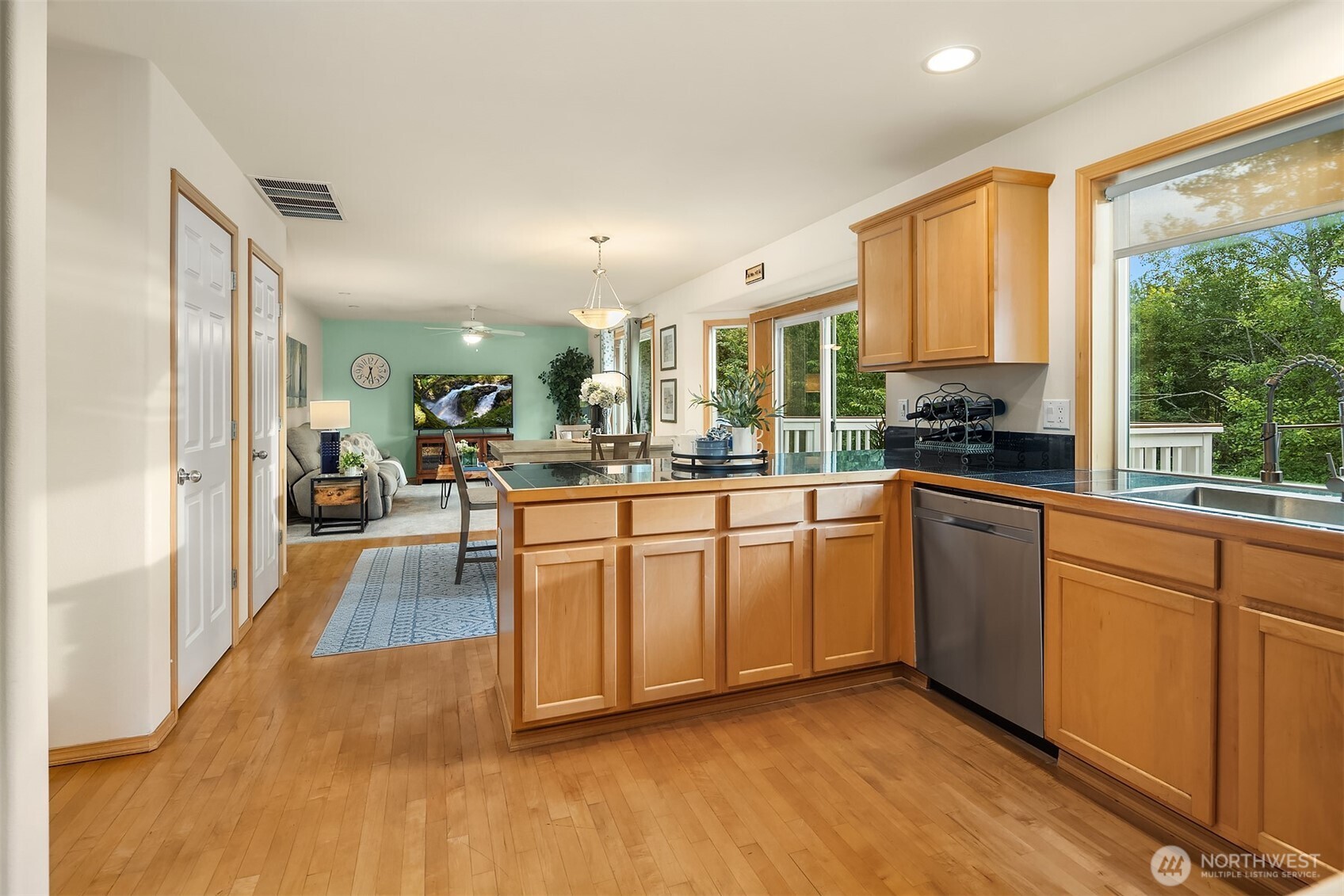 24 79th Drive Property Photo 6